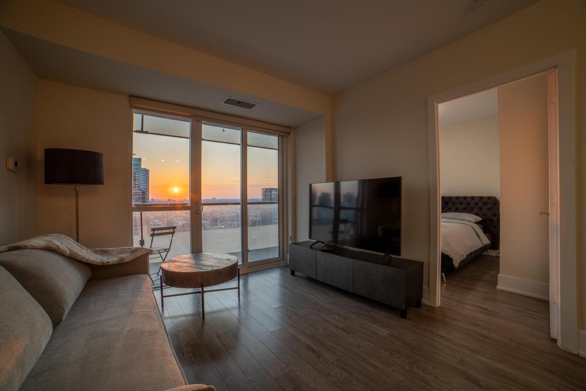 טורונטו Luxury Condo W/Mesmerizing Sunset Views & Free Parking מראה חיצוני תמונה